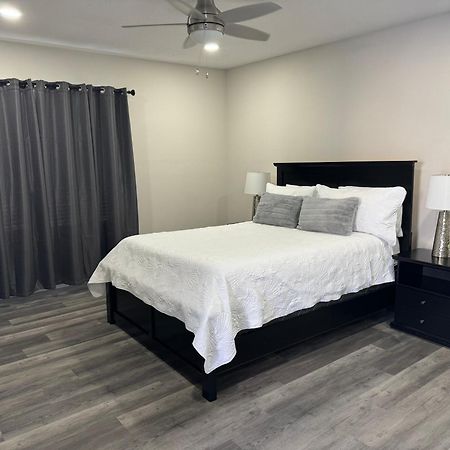 Deluxe Apartment Whit Laundry แทมปา ภายนอก รูปภาพ