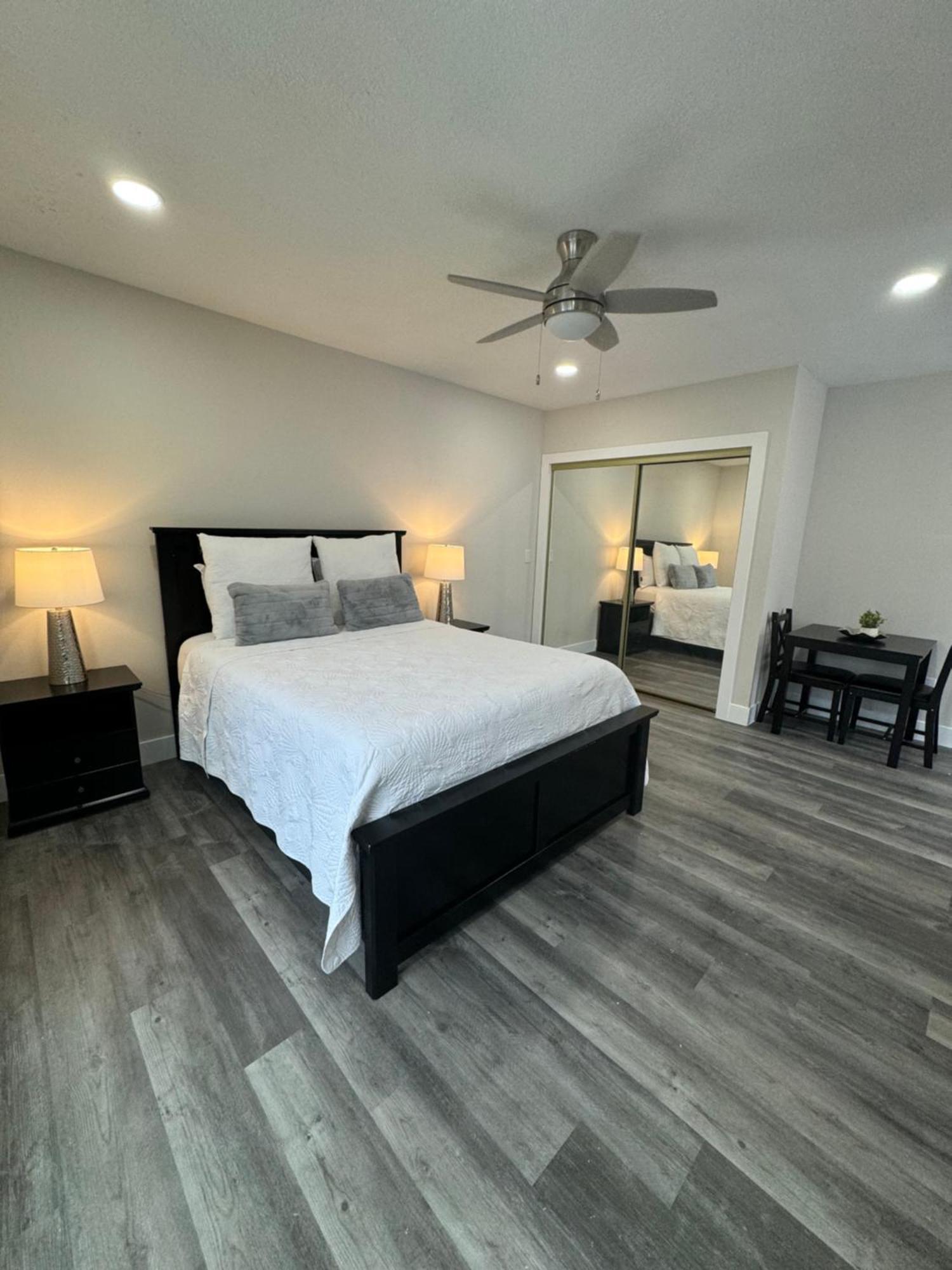 Deluxe Apartment Whit Laundry แทมปา ภายนอก รูปภาพ