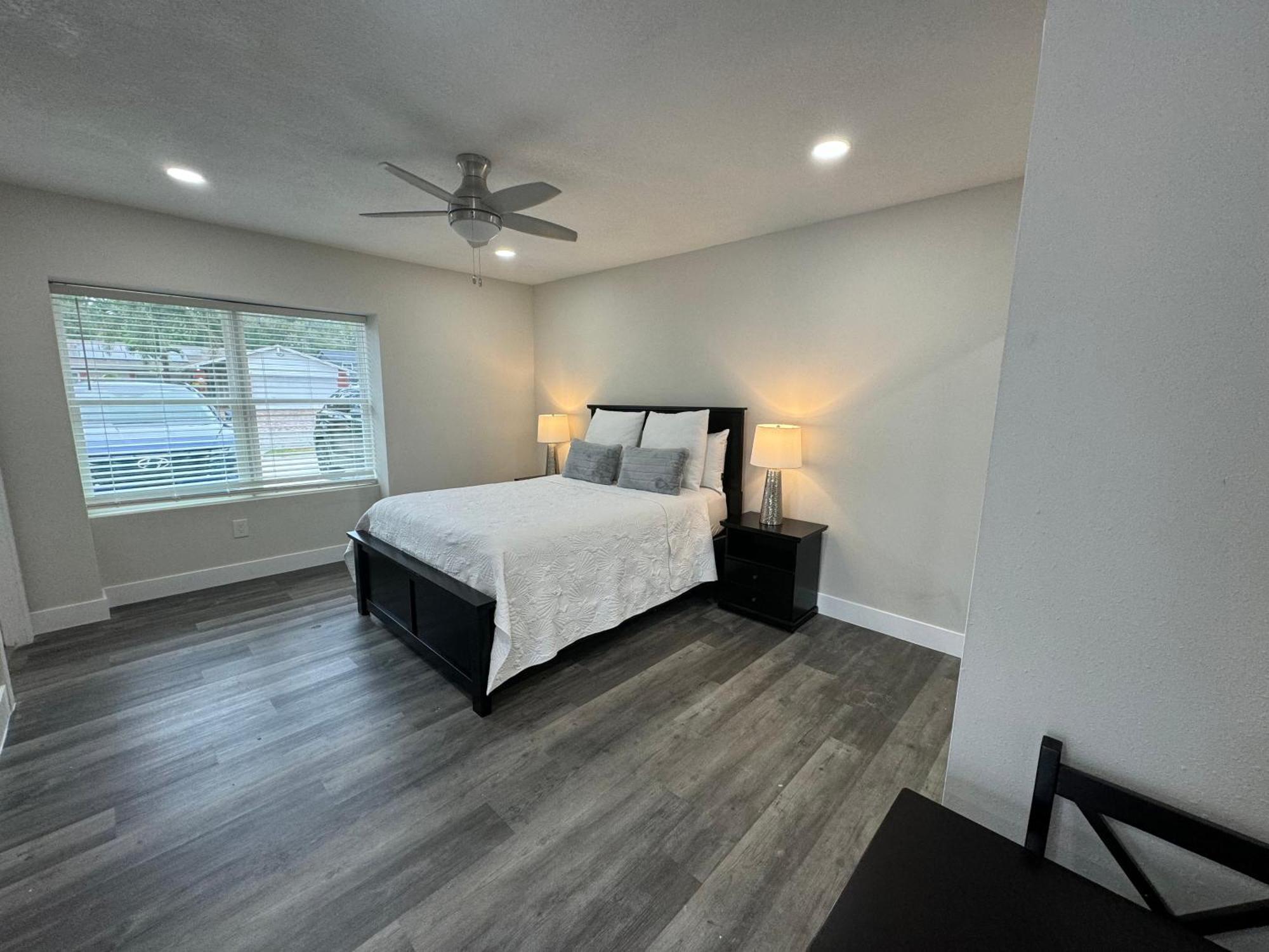 Deluxe Apartment Whit Laundry แทมปา ภายนอก รูปภาพ