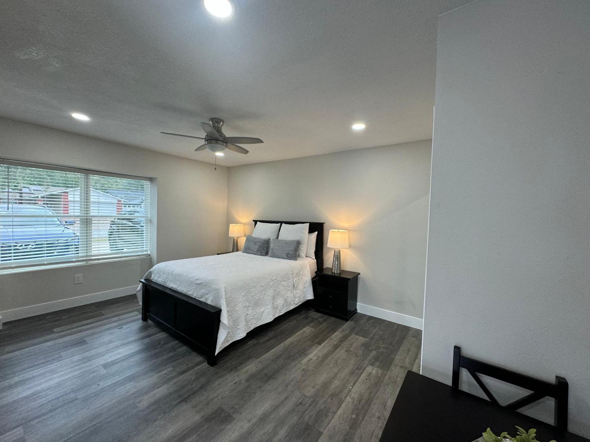 Deluxe Apartment Whit Laundry แทมปา ภายนอก รูปภาพ