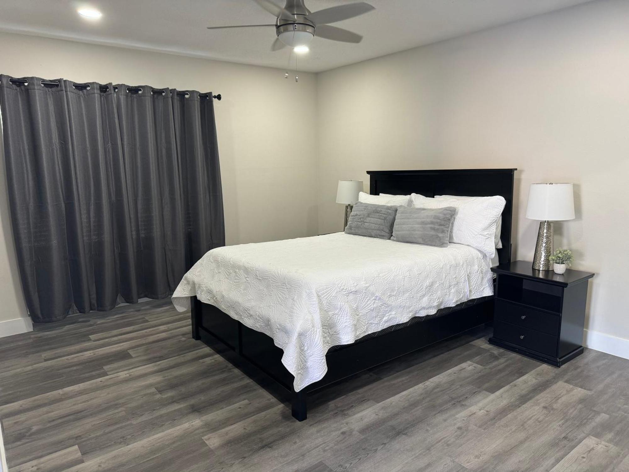 Deluxe Apartment Whit Laundry แทมปา ภายนอก รูปภาพ